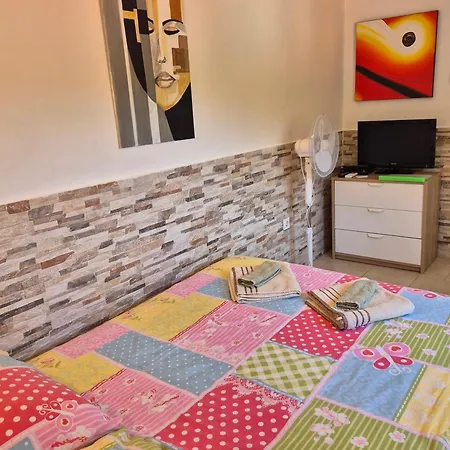 Small For Two Апартаменты *