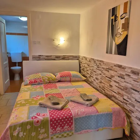 Small For Two Апартаменты *