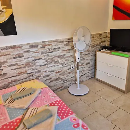 Small For Two Апартаменты Рабац